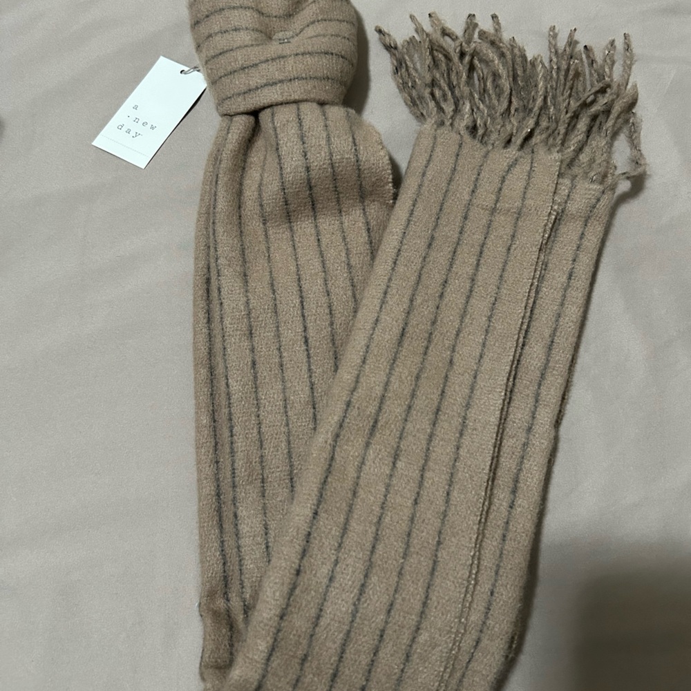 Women’s BeigeBlack Striped Scarf